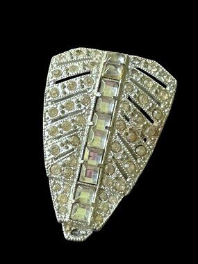 Unbranded Size ONE SIZ Vintage Art Deco Rhinestone Baguette Scarf Clip 1930s